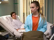 ARD/MDR IN ALLER FREUNDSCHAFT FOLGE 649, "Funkenflug". Steffen Siebert (Timon Wloka) liegt mit einem komplizierten Trümmerbruch am Bein in der Sachsenklinik.