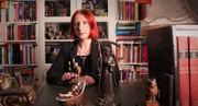 Kriminalpsychologin Lydia Benecke nähert sich in "ZDF-History" den "Mörderischen Frauen" und analysiert die rätselhaften Fälle der Geschichte aus heutiger Sicht.