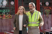Kay Barlow (Amanda Schull, l.); Alden Parker (Gary Cole, r.)