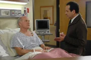 (v.li.): Dan Butler (Dr. Davis Scott), Tony Shalhoub (Adrian Monk).
