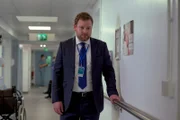 Lloyd (Stephen Jones) und Denise müssen einen schweren Schicksalsschlag verkraften.