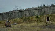 Gudrun die Wikingerprinzessin muss viel üben, damit die Pfeile das Ziel erreichen.