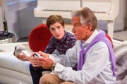 (v.li.): Daniel DiMaggio (Oliver Otto), George Hamilton (Spencer Blitz).