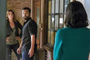 (v.li.): Cobie Smulders (Dex Parios), Jake Johnson (Grey McConnell), Monica Barbaro (Liz Melero).