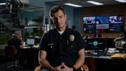 Auch Nolan (Nathan Fillion) wird zum Stand der Ermittlungen in diesem kuriosen Fall befragt.
