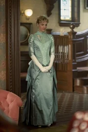 Louisa Jacobson als Marian Brook