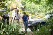 Die Kommissarinnen Mélissa Sainte-Rose (Sonia Rolland, l.) und Gaëlle Crivelli (Béatrice de la Boulaye, r.) haben einen neuen Mordfall zu lösen. Es geht dabei um den Mord an einer reichen Geschäftsfrau und Mutter.