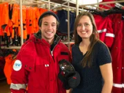 Für den Polarforscher-Check ist Tobi nach Bremerhaven gereist. Dort zeigt ihm Polarforscherin Sandra, wie ein Polarforschungsschiff aussieht.