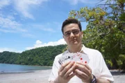 Alejandro Jenkins, Professor an der Fakultät für Physik der Universität von Costa Rica, glaubt, dass unser Universum nur ein Teil eines vielschichtigen, extradimensionalen Raums sein könnte.