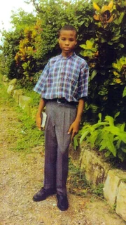 Zwei Afroamerikaner, John Allen Muhammad, ein 42-jähriger Golfkriegs-Veteran und sein Stiefsohn John Lee Malve (Foto), wurden als jene Heckenschützen angeklagt, die über drei Wochen ganz Amerika terrorisiert hatten.