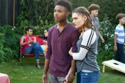 Amarr M. Wooten (Eyo), Meg Donnelly (Taylor Otto).
