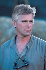 Colonel O'Neill (Richard Dean Anderson) und seine Crew statten einem Dorf auf dem Planeten Edora einen Besuch ab. Als sich die Gemeinschaft versammelt, um einen alljährlichen Meteoritenregen zu bewundern, wird aus dem Schauspiel schnell tödlicher Ernst ...