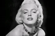 Marylin Monroes Gesicht entspricht laut mathematischen Formeln genau dem, was wir normalerweise als schön empfinden. Gleichzeitig hat sie ihre Körperspräche perfekt unter Kontrolle.