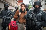 Jasmin (Gerit Kling, M.) und das SEK sind auf dem Weg zu Nila. Werden sie das Mädchen noch rechtzeitig finden?