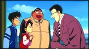 Conan, die Detective Boys Mitsuhiko (l.), George (M.) und Sonoko (2.v.l.) unternehmen gemeinsam mit Professor Hiroshi Agasa und Ai Habara einen Ausflug. Sie wollen zelten. Doch im Gegensatz zu den anderen verbindet Conan den Ausflug nicht mit Spaß, sondern mit der Verhaftung von Teiji Moriya den Bürgermeister von Okamoto. Ai führt etwas im Schilde - nur was hat sie vor?