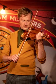 Maximillian Howarth (Sam Hoare)