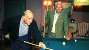 Konsul Karl Kadenbach (Wolfgang Wahl, li.) und Dr. Eberhard Frank (Hans Caninenberg) unterhalten sich über Dr. Stefan Frank und seine angebliche Fehldiagnose bei Bauunternehemer Alfons Meyer.