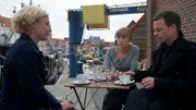 Auch Tina Sandmann (Lea Faßbender, M.) wurde auf den Videos identifiziert. Sie wird von den Ermittlern Leena Virtanen (Li Hagman, l.) und Sven Herzog (Michael Härle, r.) befragt.