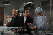Leland Stottlemeyer (Ted Levine, li.), Adrian Monk (Tony Shalhoub, Mi.).