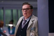 Oliver Platt als Daniel Charles in Chicago Med, Episode 703.