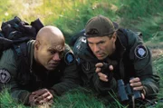 L-R: Teal'c (Christopher Judge) und Colonel Jack O'Neill (Richard Dean Anderson)