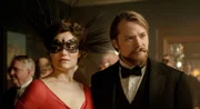 Gemeinsamer Auftritt am Neujahrsball: Johanna Gabathuler (Dominique Devenport) mit ihrem Verlobten Grossrat Thanner (Sven Schelker)
