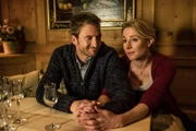 Susanne steht Hans zur Seite. Er kann die Wahrheit, mit der Lisbeth endlich rausgerückt ist, nur schwer verdauen.
