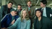 Recherche über personelle Schwachstellen im Internet: (l-r) Roeland Wiesnekker als Leo Brand, Dardan Sadik als Milan Giokaj, Martin Rapold als Roger Hasenfratz, Esther Gemsch als Doro Iselin, Martin Butzke als Hennig Eckberg, Meryl Marty als Agotha Bayani, Jonas Götzinger als Dani Merz.