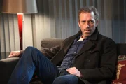 Eigentlich wollte sich House (Hugh Laurie) nur bei Wilson ausheulen, doch ein Geständnis verändert alles ... Eigentlich wollte sich House (Hugh Laurie) nur bei Wilson ausheulen, doch ein Geständnis verändert alles ...