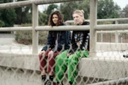 l-r: Rue Bennett (Zendaya), Jules Vaughn (Hunter Schafer)