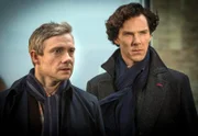 Sherlock Holmes (Benedict Cumberbatch, re.) und John Watson (Martin Freeman) legen sich mit einem übermächtigen Gegner an.