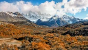 Der Fitz Roy ist fast immer wolkenverhangen. ?El Chaltén? - den Rauchenden - nannten schon die Ureinwohner Patagoniens den eindrucksvollen Berg.
