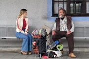 Lilly Engel (Julia Willecke, l.) versucht von Rudi (Jochen Nickel, r.) alles herauszufinden, was er über ihren Vater weiß.