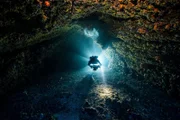 Ein Hauptmerkmal des Meeresparks Alonnisos-Nördliche Sporaden sind die unzähligen Kalksteinhöhlen. Aufgrund der Tiefe und der Strömungen sind manche Tauchplätze nur für erfahrene Taucher geeignet.