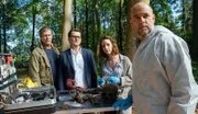 Finn und Lars am Fundort. Ida und Strahl empfangen sie: V.l.n.r. Finn, Lars, Ida, Dr. Henning Strahl.