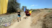 Person: Dr. Christine Theiss; Jonas; Philipp; Trainerin Dr. Christine Theiss motiviert die Kandidaten.