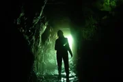 Ein Team von Geisterjägern sucht in einer verlassenen Goldmine nach den Toten.
