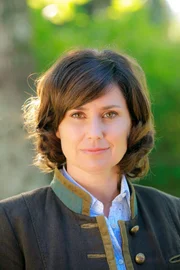 Isabel Mergl (Lene Eberl).