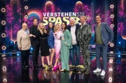 v. li.: Andreas Modery, Thomas Heinze, Barbara Schöneberger, Sally Özcan, Beatrice Egli, Stephanie Stumph, Toni Polster, Thomas Gottschalk und Dominik Pöll.