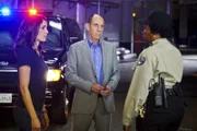 Deeks wurde verhaftet. Kensi (Daniela Ruah, l.) und Granger (Miguel Ferrer, M.) versuchen, seine Unschuld zu beweisen. Doch wird es ihnen gelingen?
