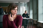 Helen Reinders (Camilla Renschke), Kommissarin vom Dienst, versucht zu klären, ob die Bremer Mordkommission oder das BKA für den Fall zuständig ist.