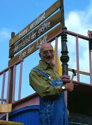 Peter (Peter Lustig) ist ganz stolz: Er ist mit den Vorbereitungen für den größten Zoo der Welt fertig. Die Eröffnung kann planmäßig erfolgen.