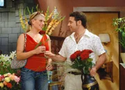 Schöni Uussichte Meine Amiga ist deine Amiga - Sitcom Staffel 2, Episode 5 Carlos begrüsst Bettina, Sophies Freundin:: «Willkommen im Hotel Buenavista!» - Isabella Schmid als Bettina Mäder, Leonardo Nigro als Carlos Rodriguez