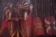 Dank moderner Waffen erringen die Römer bei ihrer ersten Schlacht in Kaledonien den Sieg.