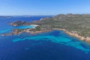Die kleine Insel Budelli liegt zwischen Sardinien und Korsika. Der Aussteiger Mauro Morandi wohnt hier seit 30 Jahren.