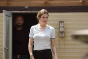 Wegen eines Streits ist die Undercover-Aktion von Ermittlerin Kim De Rooij (Anna Drijver) und Undercover-Polizist Bob Lemmens (Tom Waes) gescheitert. Das angebliche Liebespaar soll den Campingplatz verlassen.