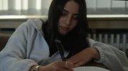 Nesrin bei der Textarbeit für Ihren Auftritt auf Kampnagel.