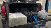 Mehrere große Pakete mit mutmaßlichen Betäubungsmitteln sind im Kofferraum eines Verdächtigen zu sehen, nachdem sie von der CBP im Auto entdeckt wurden. in El Paso, Texas. (National Geographic)