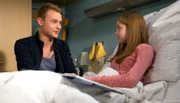 MDR Fernsehen IN ALLER FREUNDSCHAFT FOLGE 655, "Der Moment der Wahrheit", am Freitag (24.10.14) um 11:40 Uhr. Für Jasmin Schütte (Anna Willecke) und Finn Althoff (Dennis Mojen) ist es die große Liebe. Die beiden schmieden Pläne, was sie nach Jasmins Lungentransplantation endlich alles gemeinsam machen können.