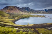 Die Geschichte von Island ist für Geologen jung. Erst vor 20 Millionen Jahren erhob sich das Land, angetrieben von einem Hot Spot, also einer gigantischen Magmakammer, aus dem Meer.